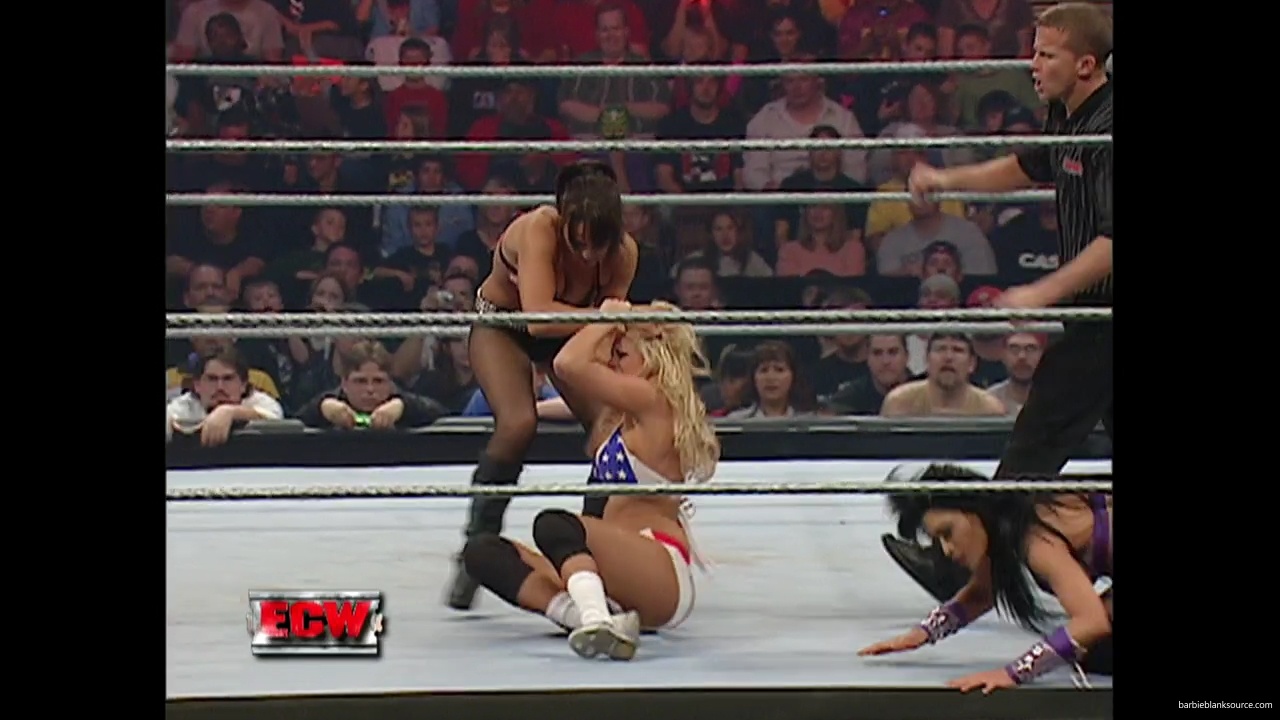 WWE_ECW_11_13_07_Kelly_Michelle_vs_Layla_Melina_mp41318.jpg