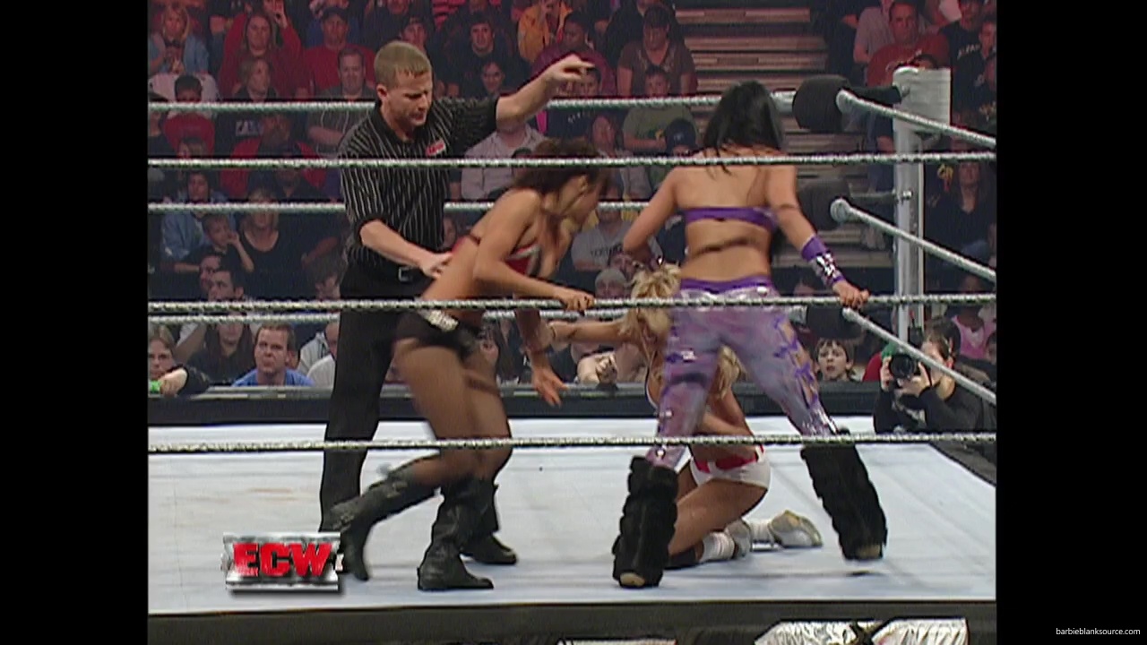 WWE_ECW_11_13_07_Kelly_Michelle_vs_Layla_Melina_mp41343.jpg