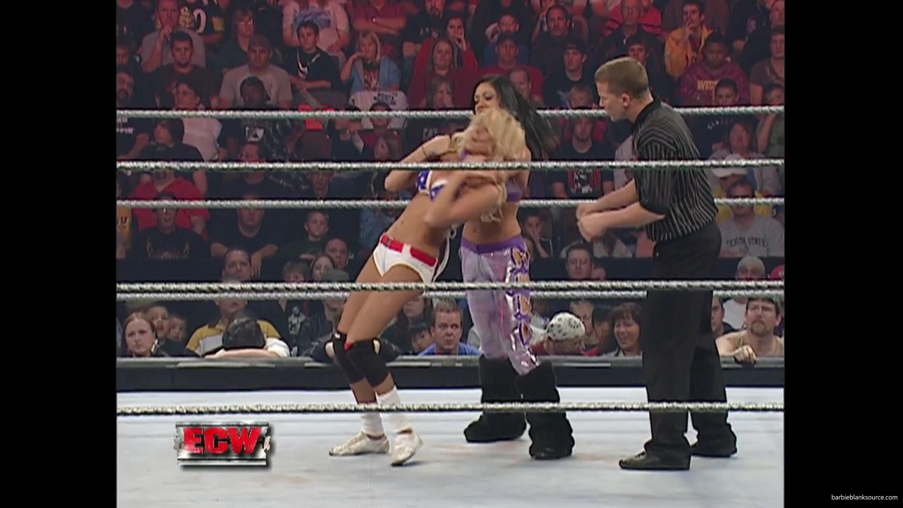 WWE_ECW_11_13_07_Kelly_Michelle_vs_Layla_Melina_mp41348.jpg