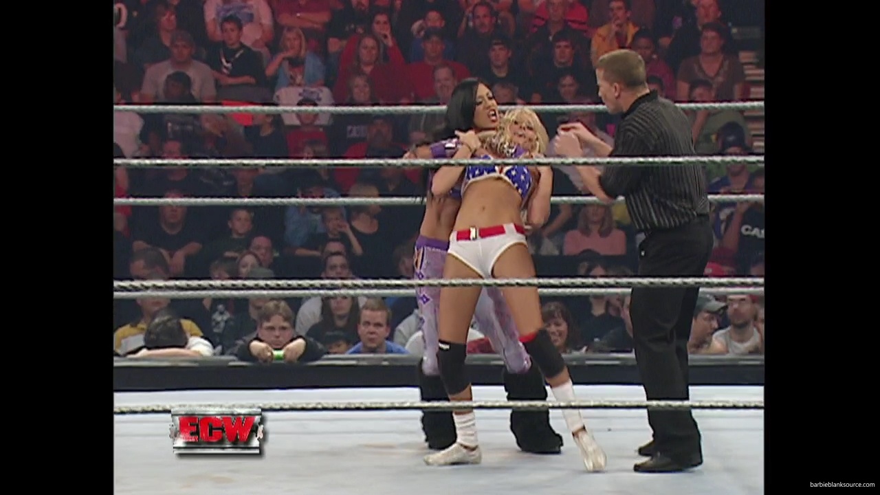 WWE_ECW_11_13_07_Kelly_Michelle_vs_Layla_Melina_mp41349.jpg