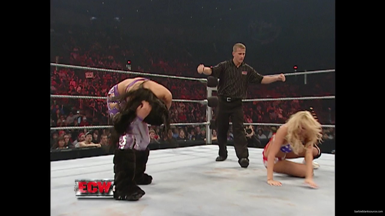 WWE_ECW_11_13_07_Kelly_Michelle_vs_Layla_Melina_mp41356.jpg