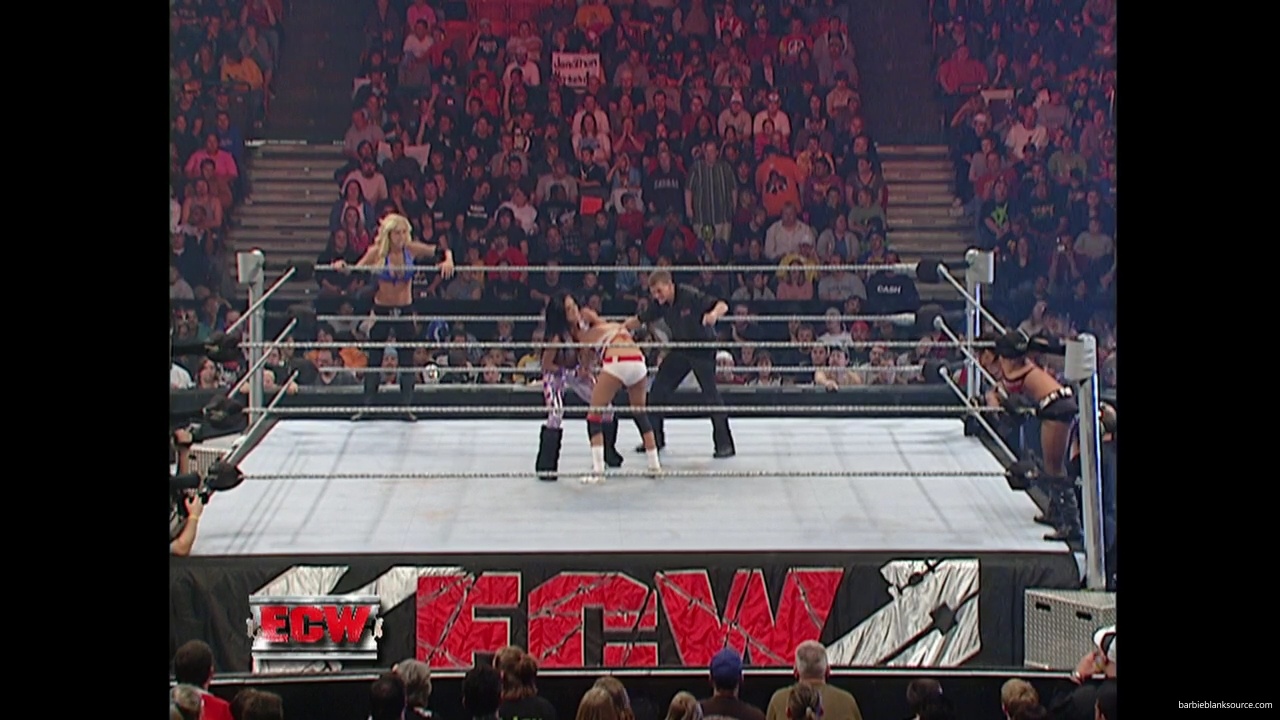 WWE_ECW_11_13_07_Kelly_Michelle_vs_Layla_Melina_mp41362.jpg