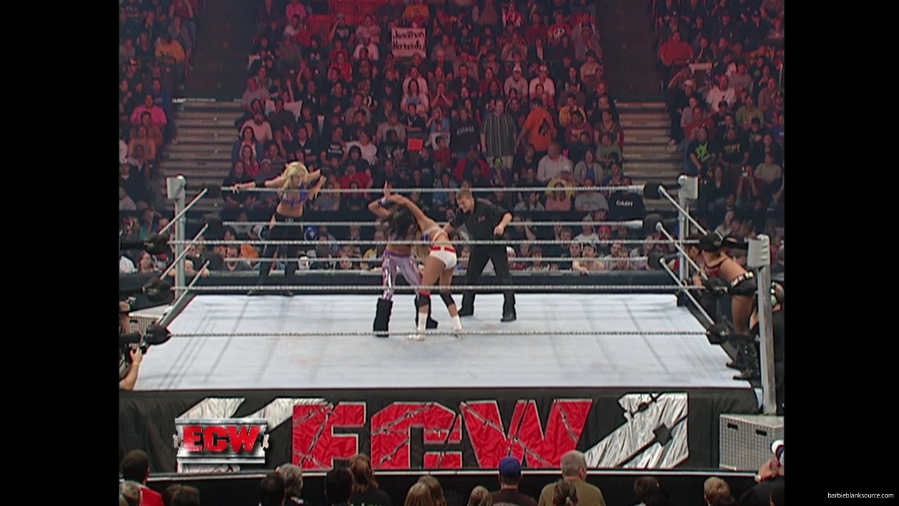 WWE_ECW_11_13_07_Kelly_Michelle_vs_Layla_Melina_mp41363.jpg