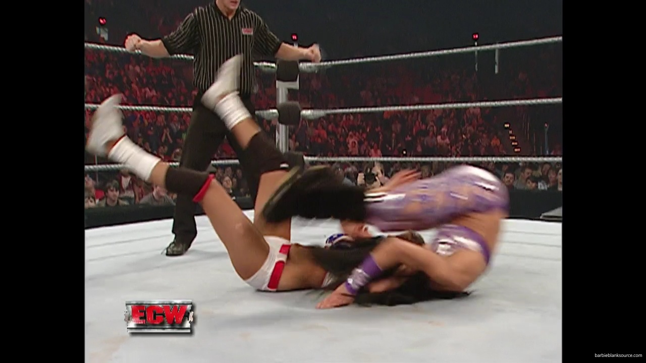WWE_ECW_11_13_07_Kelly_Michelle_vs_Layla_Melina_mp41366.jpg