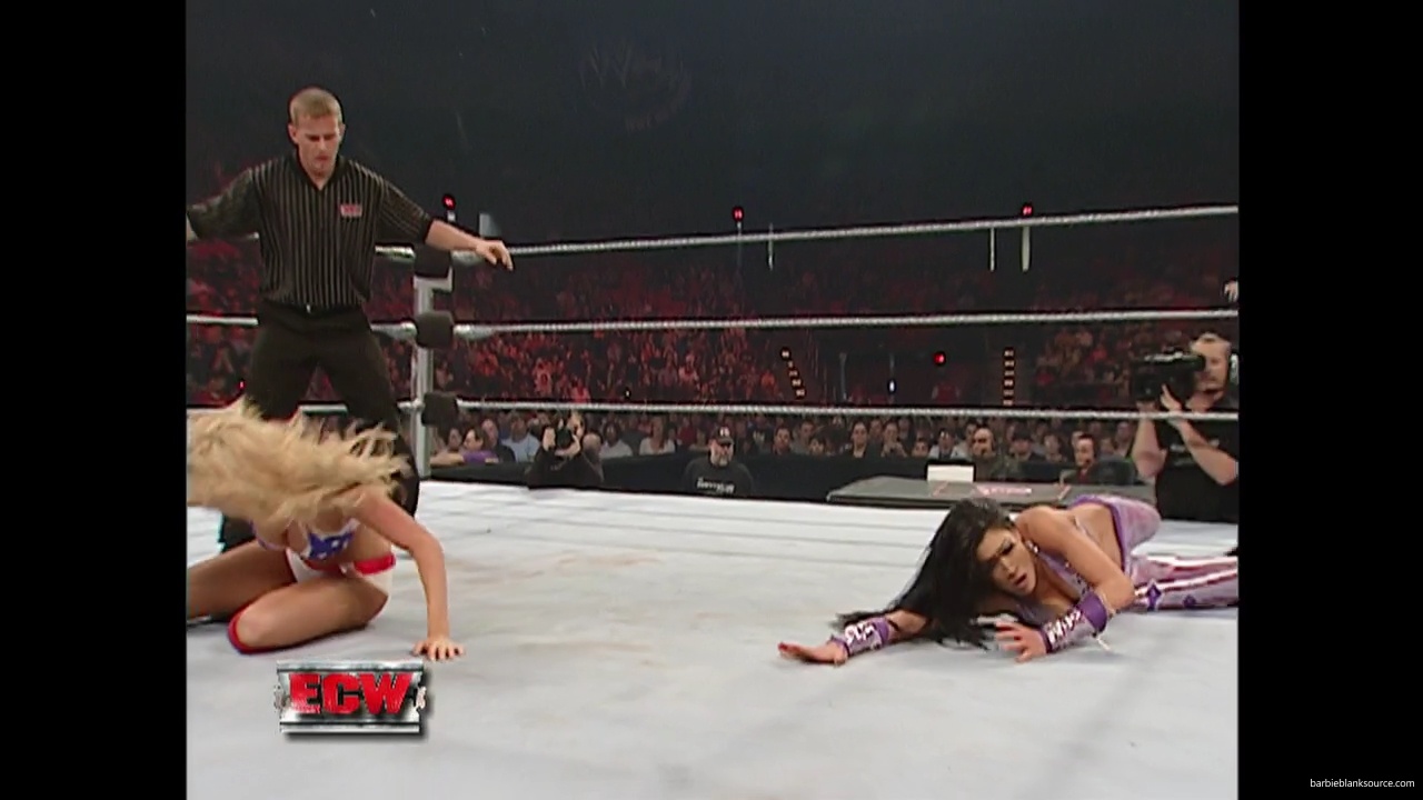 WWE_ECW_11_13_07_Kelly_Michelle_vs_Layla_Melina_mp41367.jpg