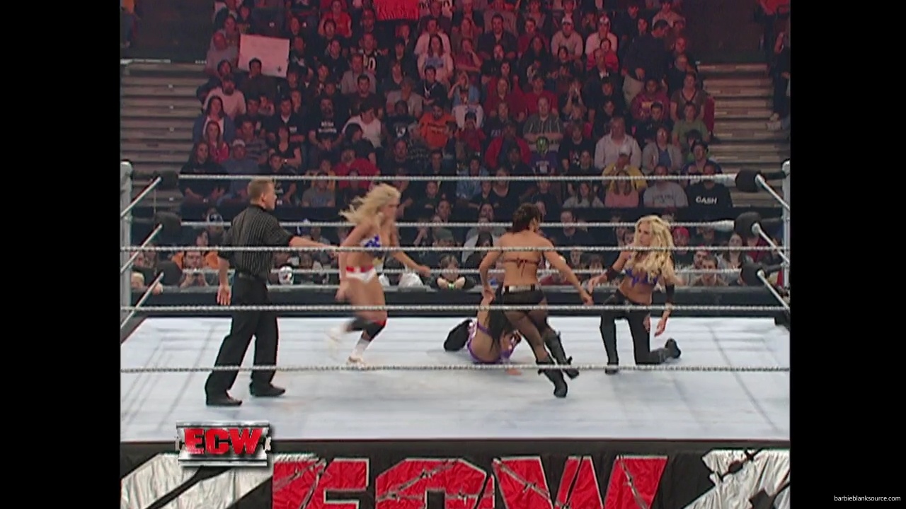 WWE_ECW_11_13_07_Kelly_Michelle_vs_Layla_Melina_mp41387.jpg