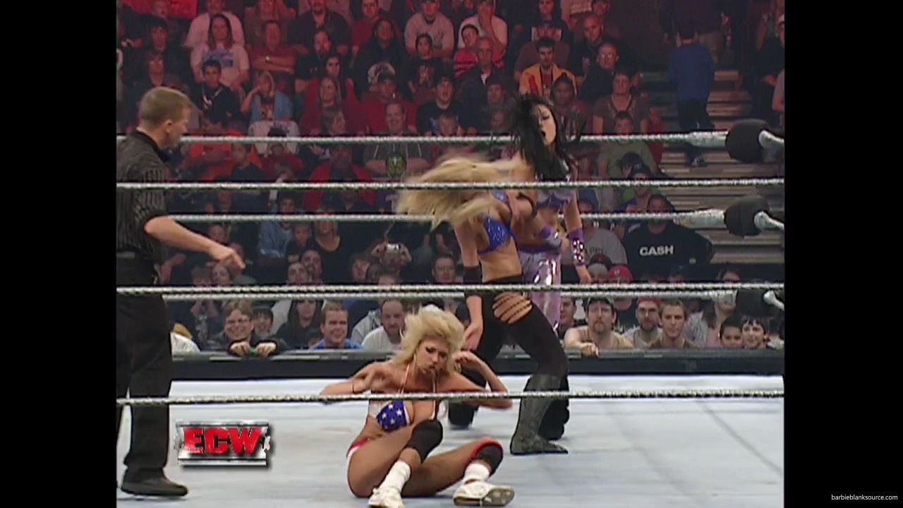 WWE_ECW_11_13_07_Kelly_Michelle_vs_Layla_Melina_mp41391.jpg