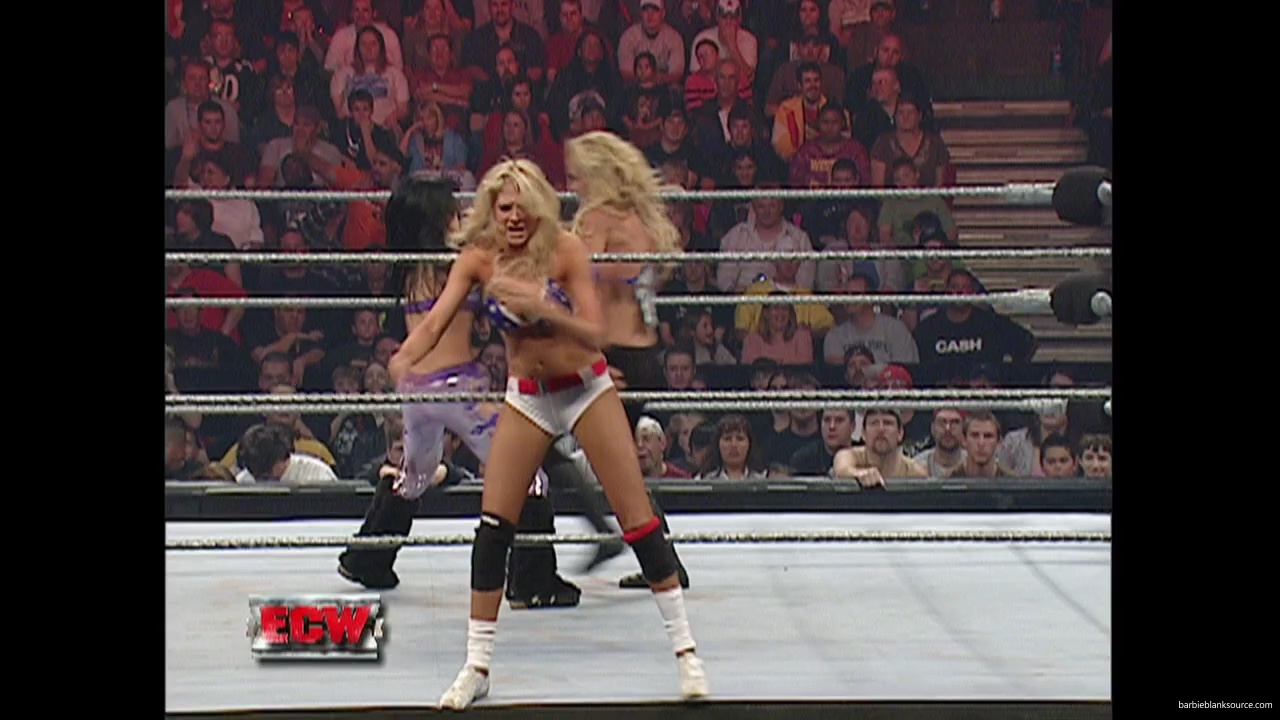 WWE_ECW_11_13_07_Kelly_Michelle_vs_Layla_Melina_mp41395.jpg
