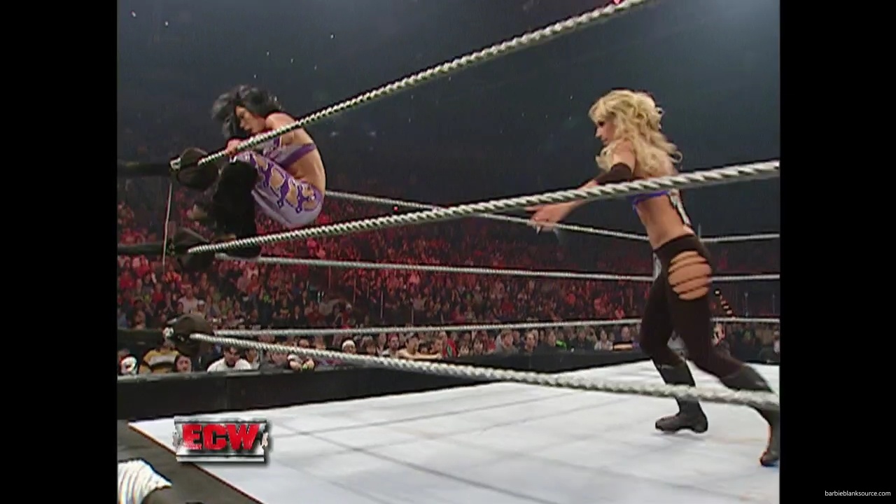 WWE_ECW_11_13_07_Kelly_Michelle_vs_Layla_Melina_mp41397.jpg