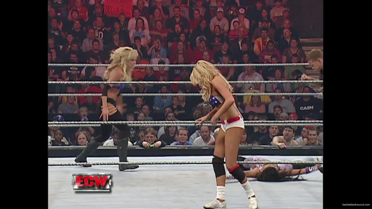 WWE_ECW_11_13_07_Kelly_Michelle_vs_Layla_Melina_mp41403.jpg