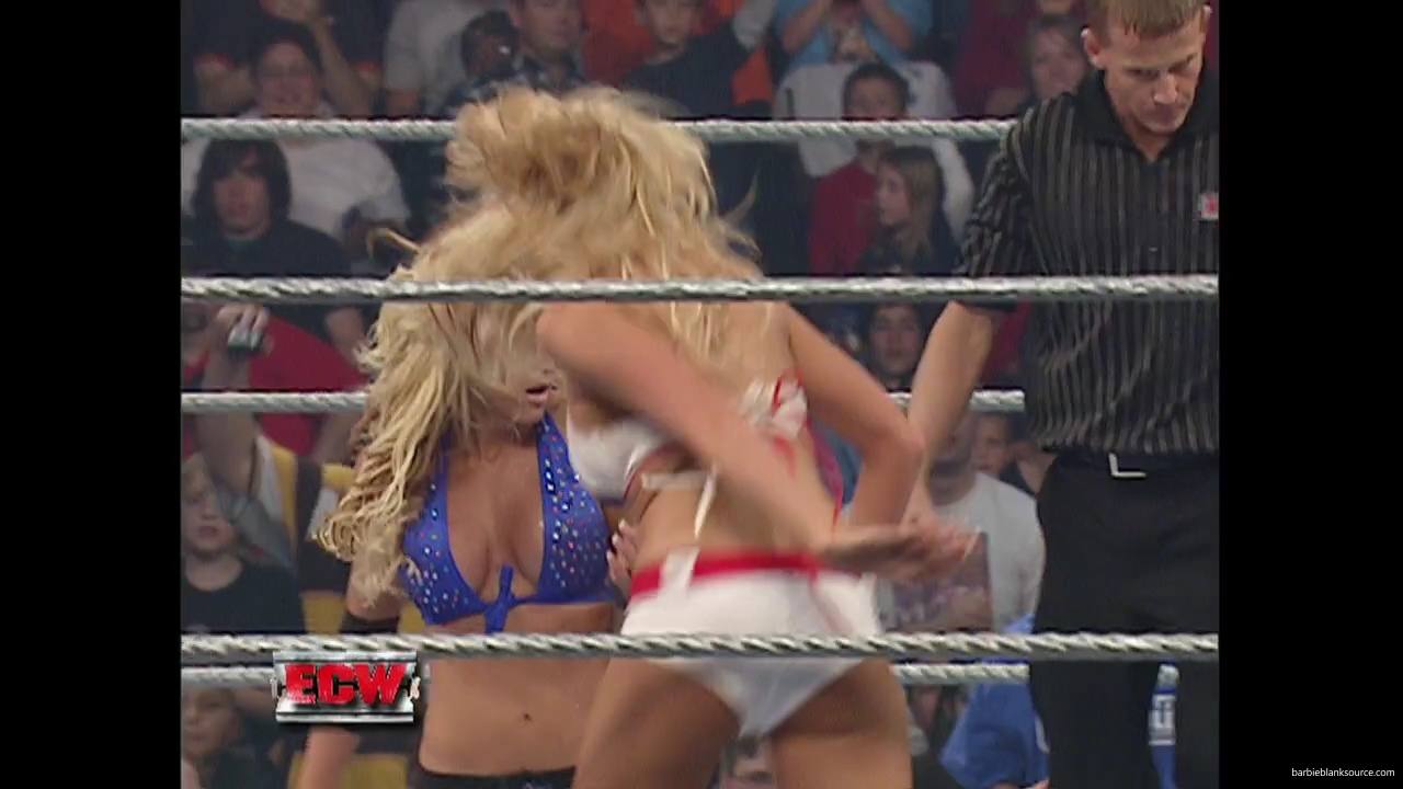 WWE_ECW_11_13_07_Kelly_Michelle_vs_Layla_Melina_mp41411.jpg