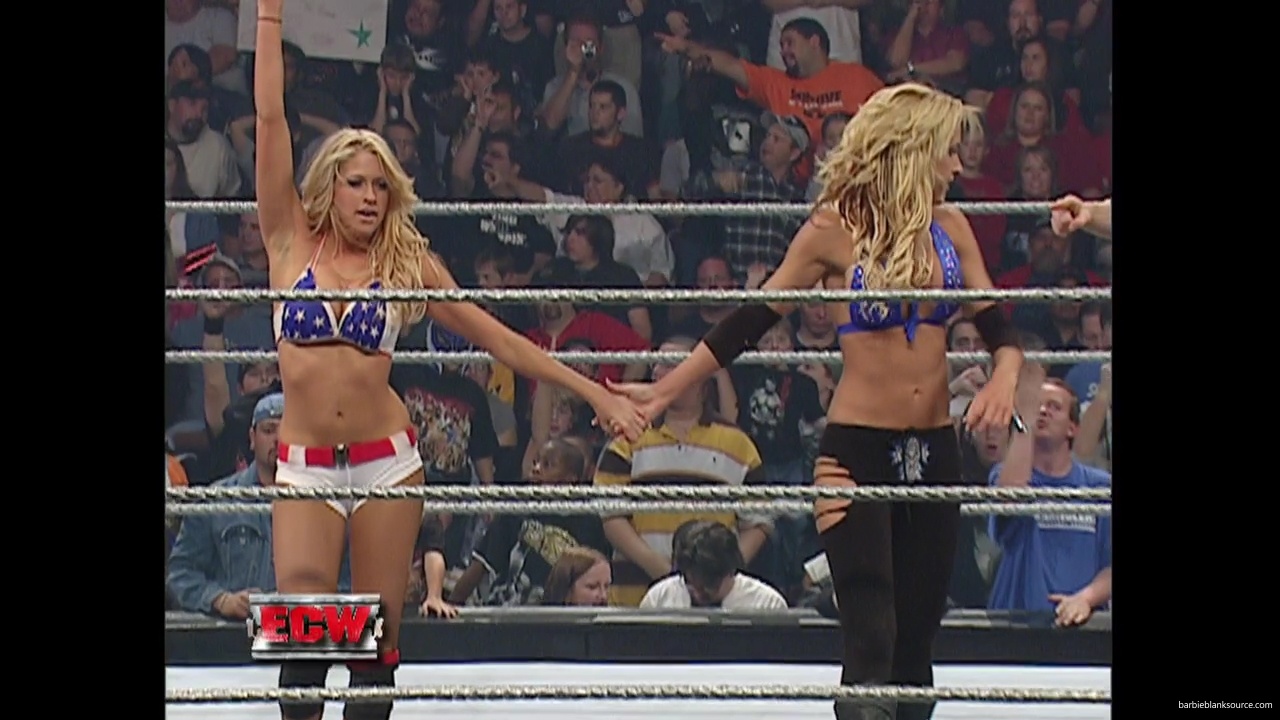 WWE_ECW_11_13_07_Kelly_Michelle_vs_Layla_Melina_mp41417.jpg