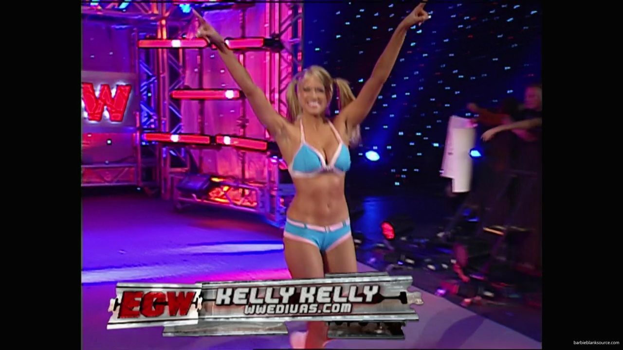 WWE_ECW_11_27_07_Kelly_vs_Layla_mp41635.jpg