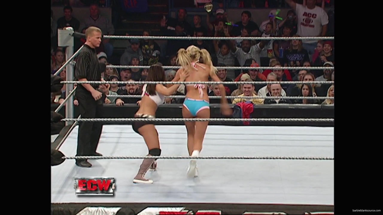 WWE_ECW_11_27_07_Kelly_vs_Layla_mp41717.jpg