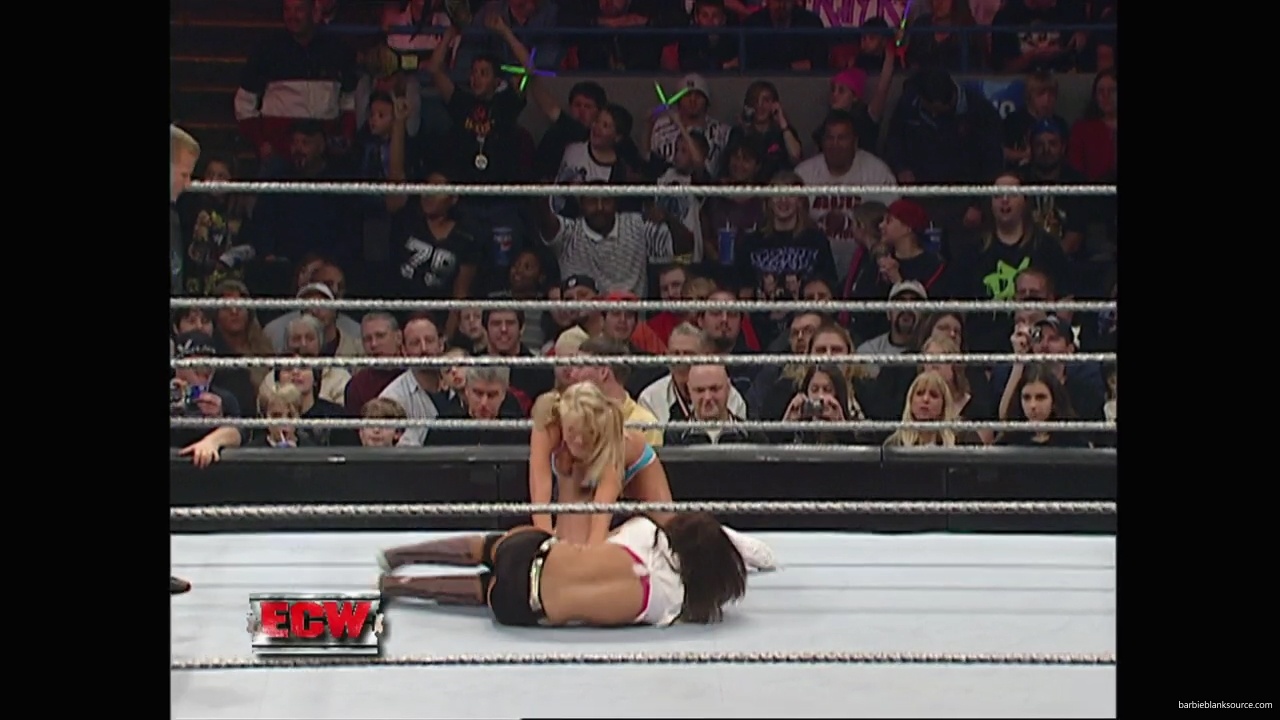 WWE_ECW_11_27_07_Kelly_vs_Layla_mp41721.jpg