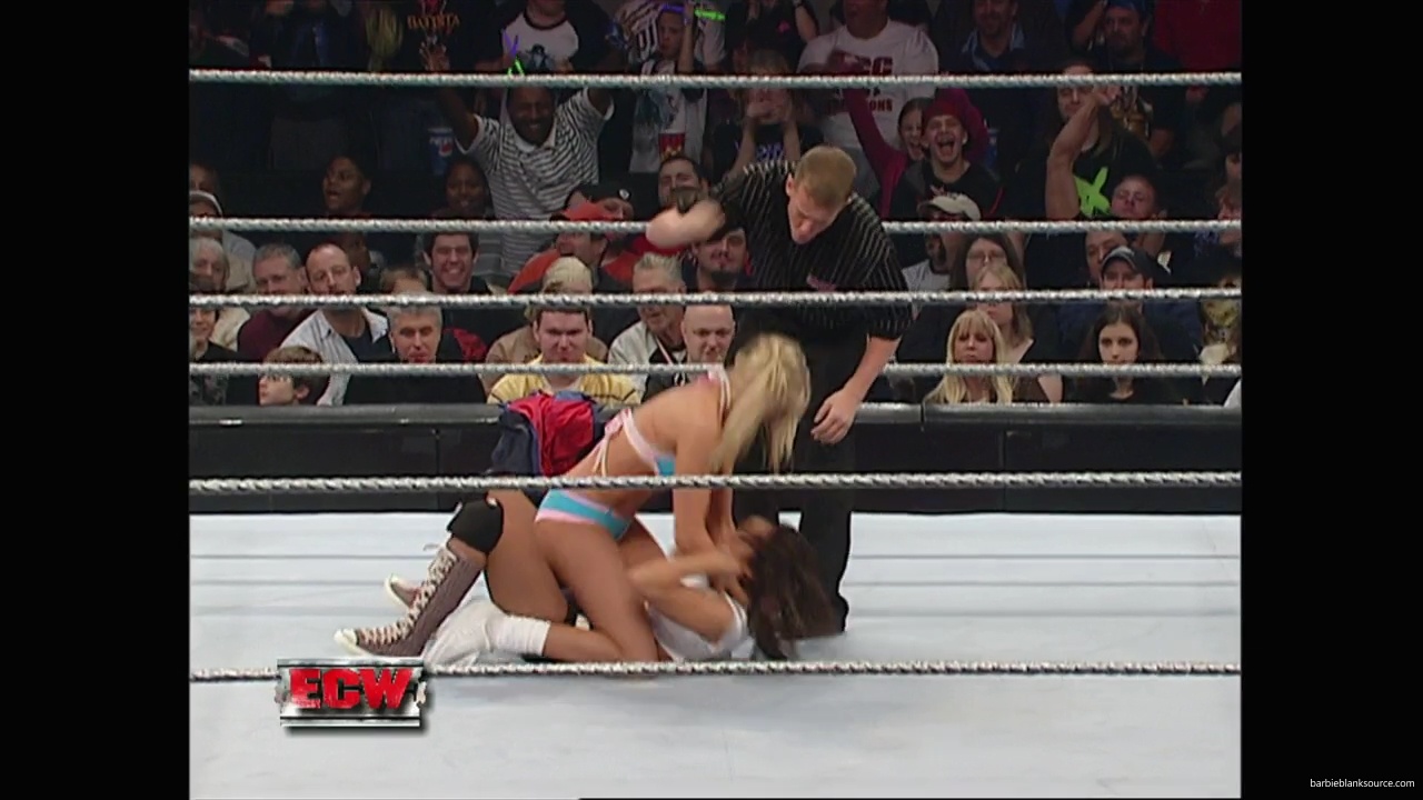 WWE_ECW_11_27_07_Kelly_vs_Layla_mp41726.jpg
