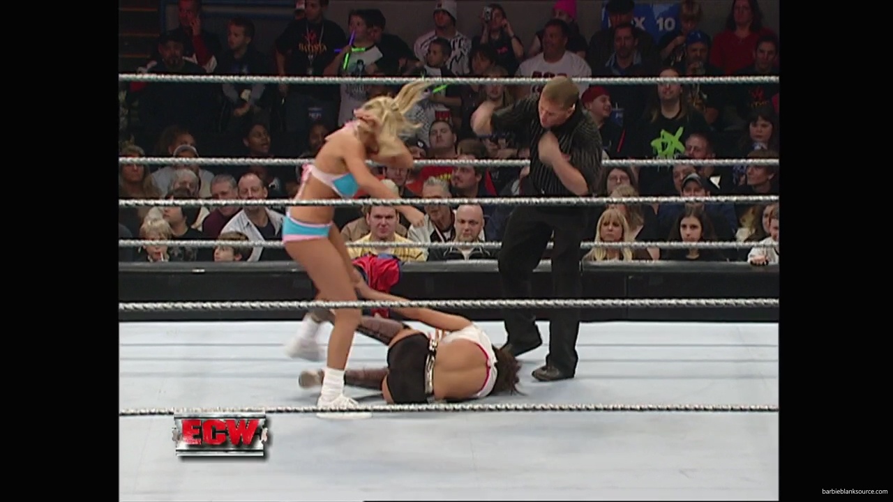 WWE_ECW_11_27_07_Kelly_vs_Layla_mp41729.jpg