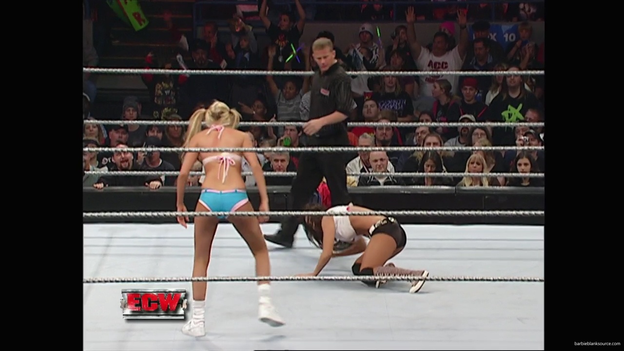 WWE_ECW_11_27_07_Kelly_vs_Layla_mp41732.jpg