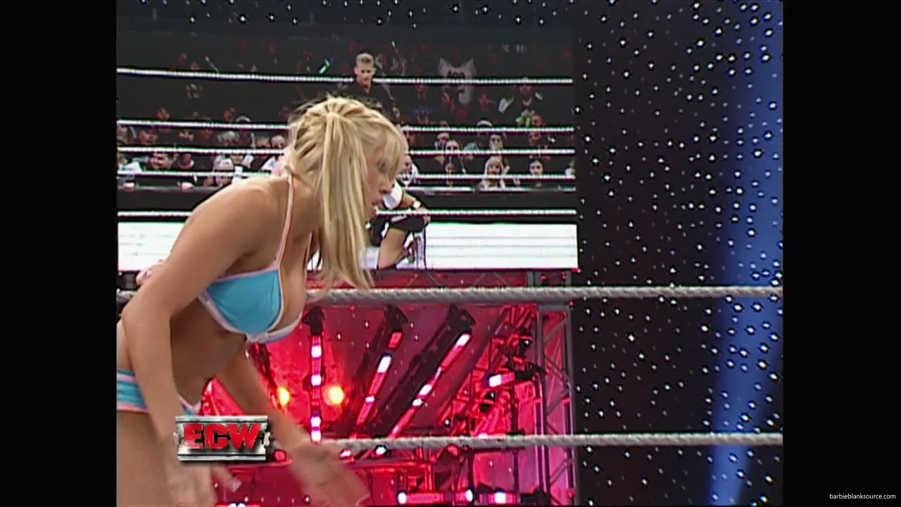 WWE_ECW_11_27_07_Kelly_vs_Layla_mp41733.jpg