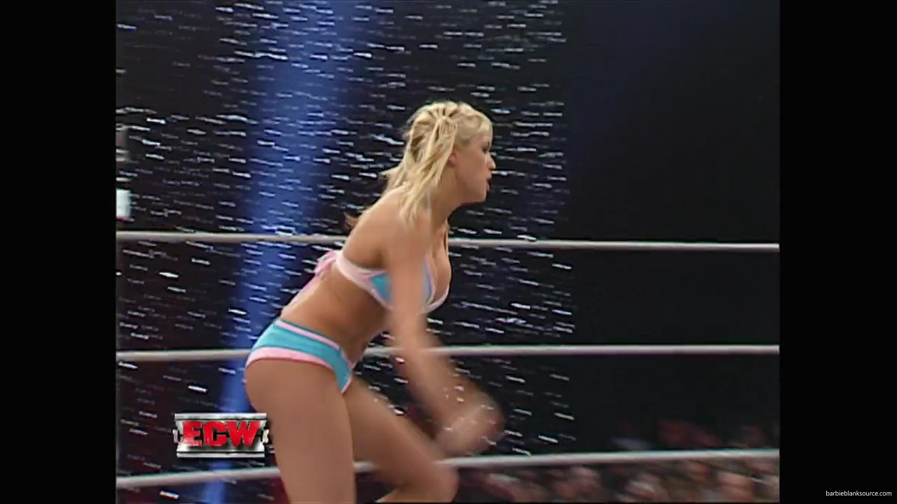WWE_ECW_11_27_07_Kelly_vs_Layla_mp41734.jpg