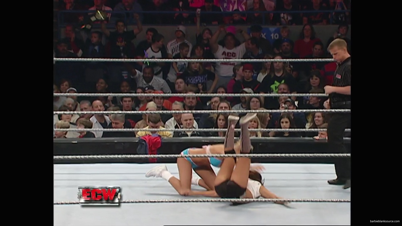 WWE_ECW_11_27_07_Kelly_vs_Layla_mp41735.jpg