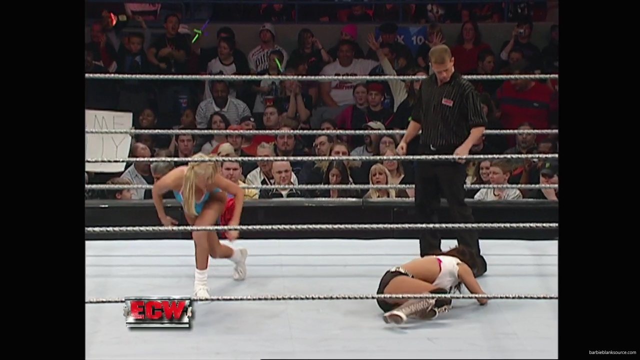 WWE_ECW_11_27_07_Kelly_vs_Layla_mp41737.jpg