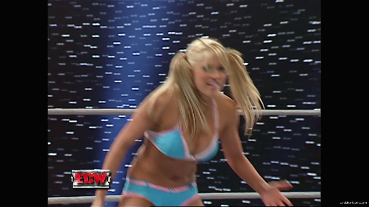 WWE_ECW_11_27_07_Kelly_vs_Layla_mp41740.jpg