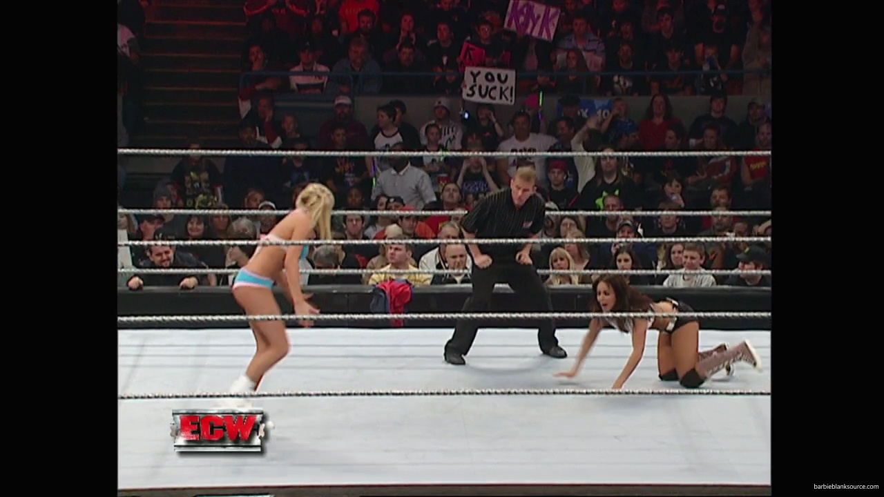 WWE_ECW_11_27_07_Kelly_vs_Layla_mp41742.jpg