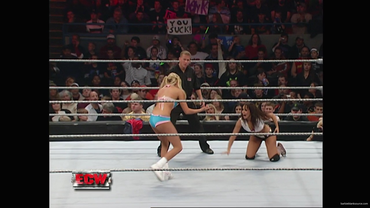 WWE_ECW_11_27_07_Kelly_vs_Layla_mp41743.jpg