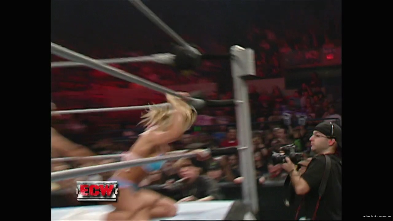 WWE_ECW_11_27_07_Kelly_vs_Layla_mp41745.jpg