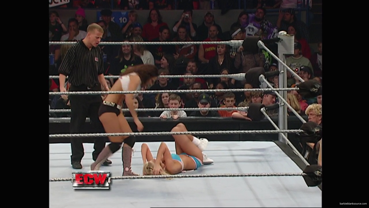 WWE_ECW_11_27_07_Kelly_vs_Layla_mp41753.jpg