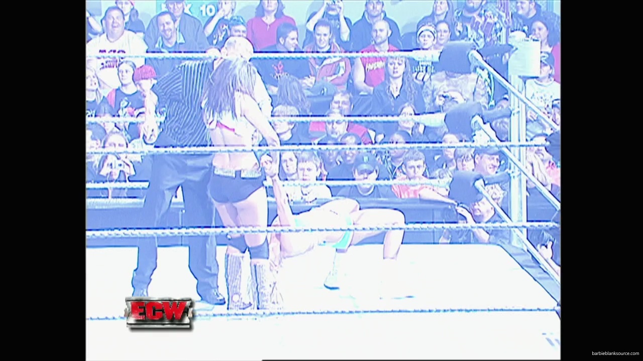 WWE_ECW_11_27_07_Kelly_vs_Layla_mp41755.jpg