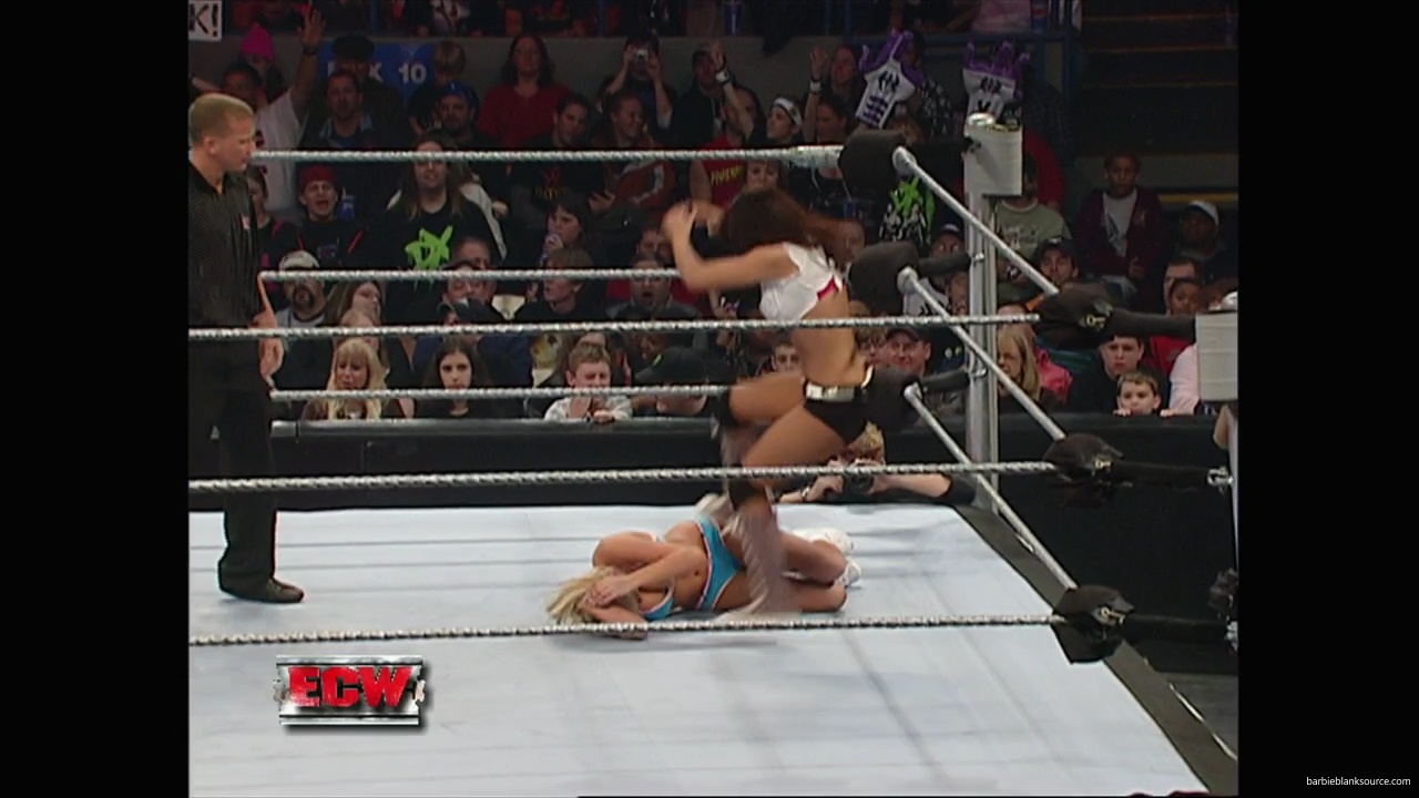 WWE_ECW_11_27_07_Kelly_vs_Layla_mp41764.jpg