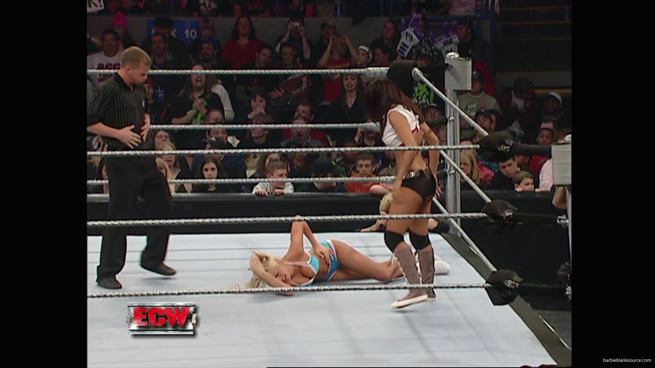 WWE_ECW_11_27_07_Kelly_vs_Layla_mp41765.jpg