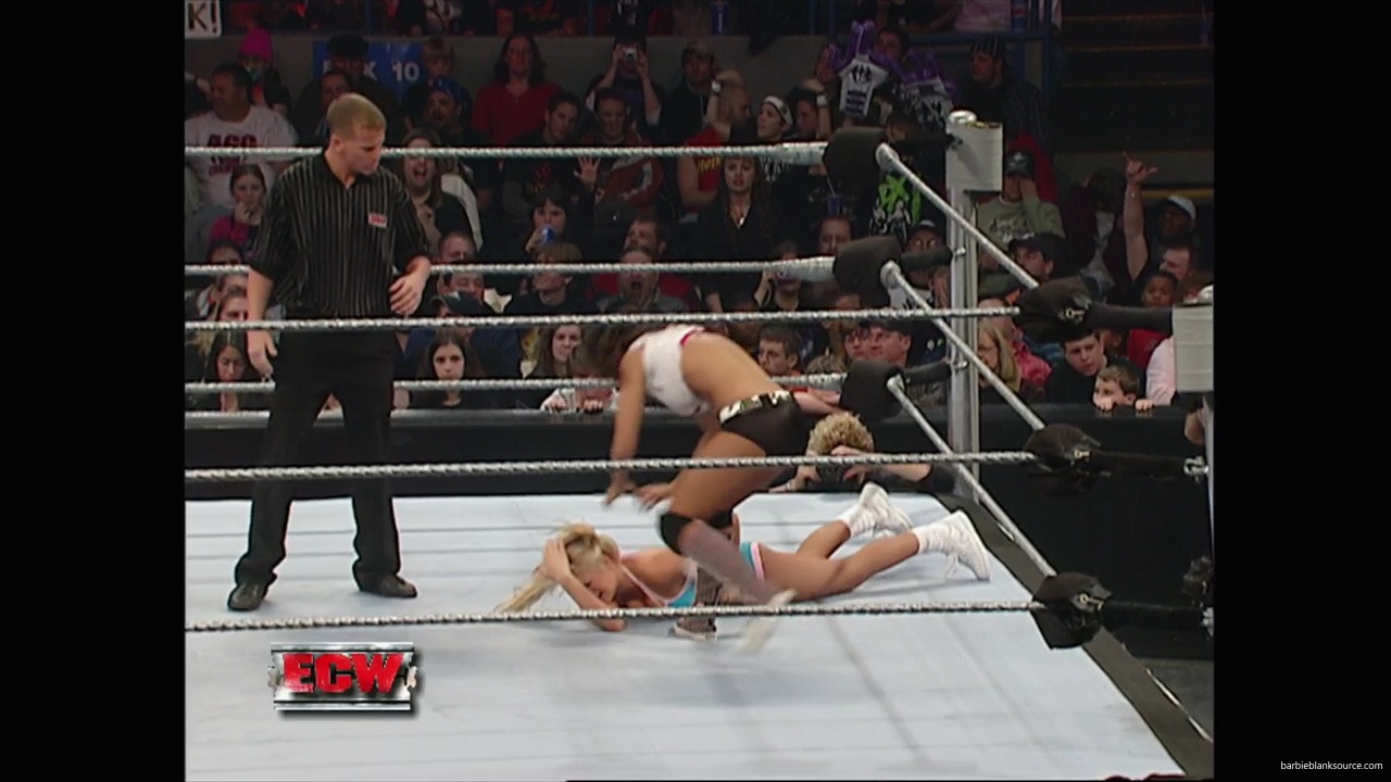 WWE_ECW_11_27_07_Kelly_vs_Layla_mp41766.jpg