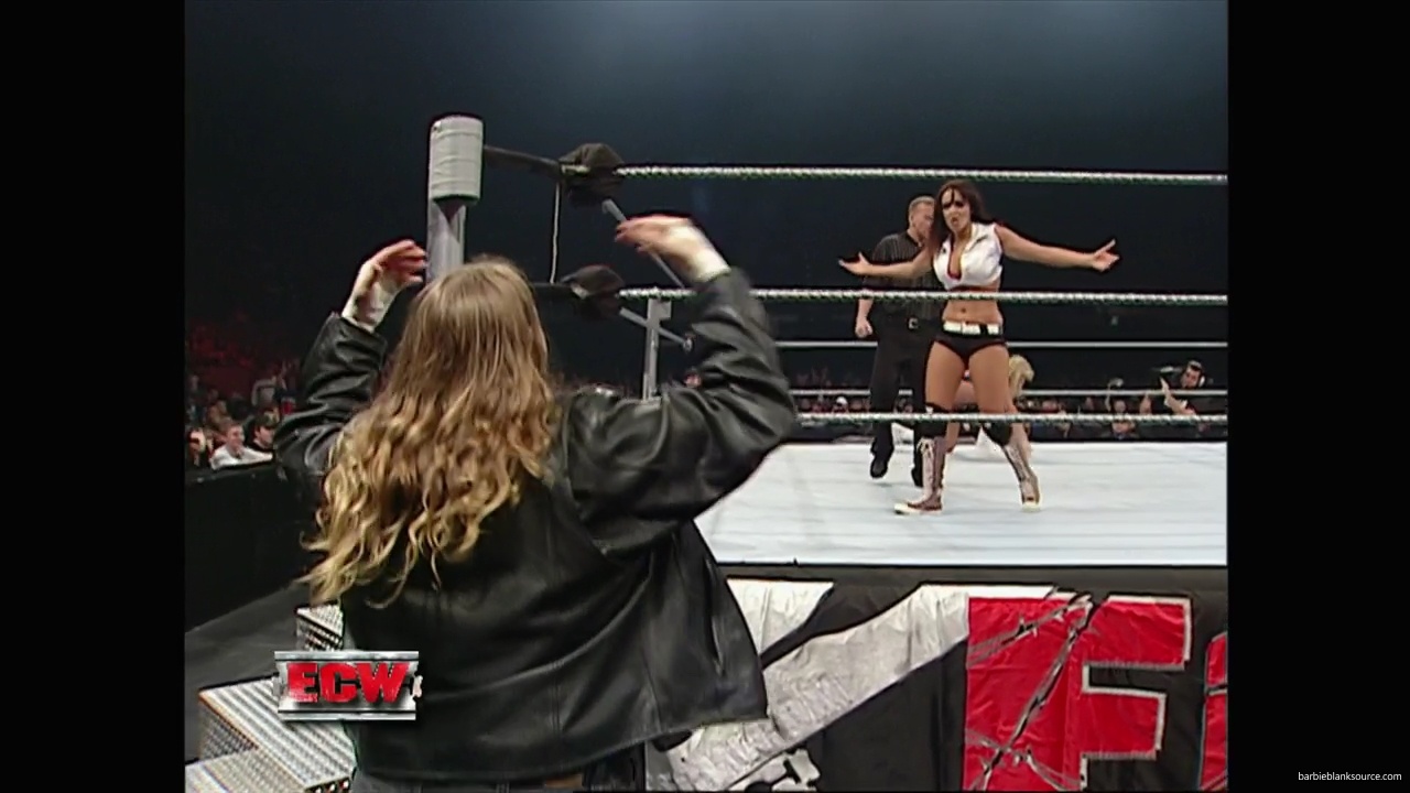 WWE_ECW_11_27_07_Kelly_vs_Layla_mp41772.jpg