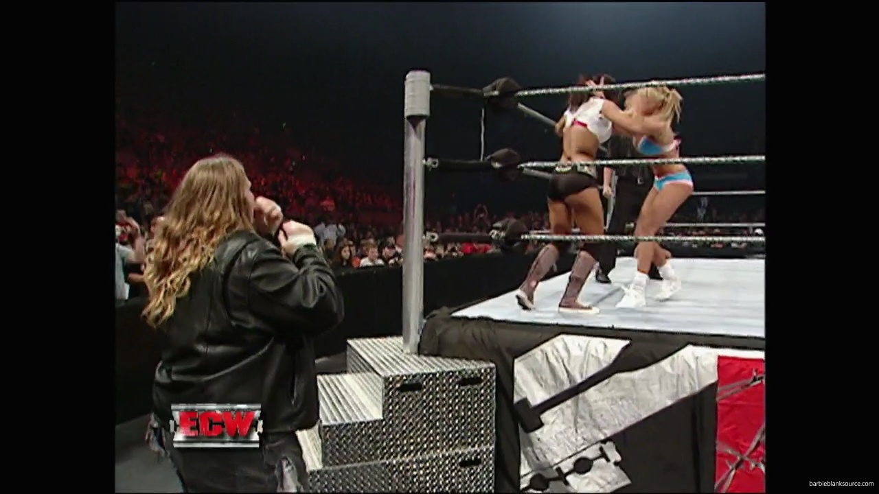 WWE_ECW_11_27_07_Kelly_vs_Layla_mp41783.jpg