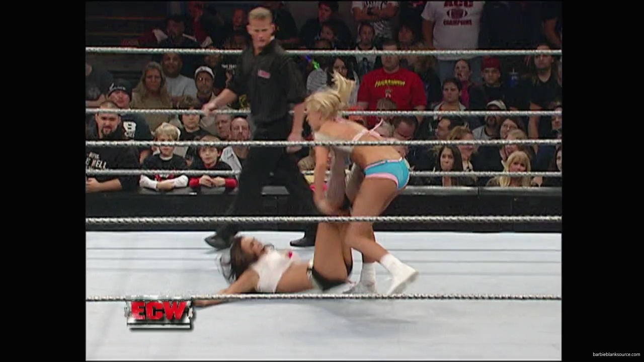 WWE_ECW_11_27_07_Kelly_vs_Layla_mp41786.jpg