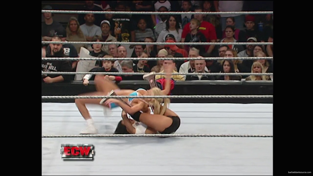 WWE_ECW_11_27_07_Kelly_vs_Layla_mp41788.jpg