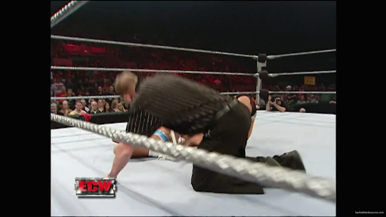 WWE_ECW_11_27_07_Kelly_vs_Layla_mp41789.jpg