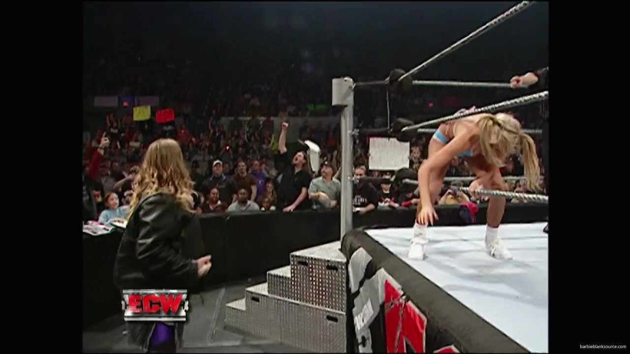WWE_ECW_11_27_07_Kelly_vs_Layla_mp41798.jpg