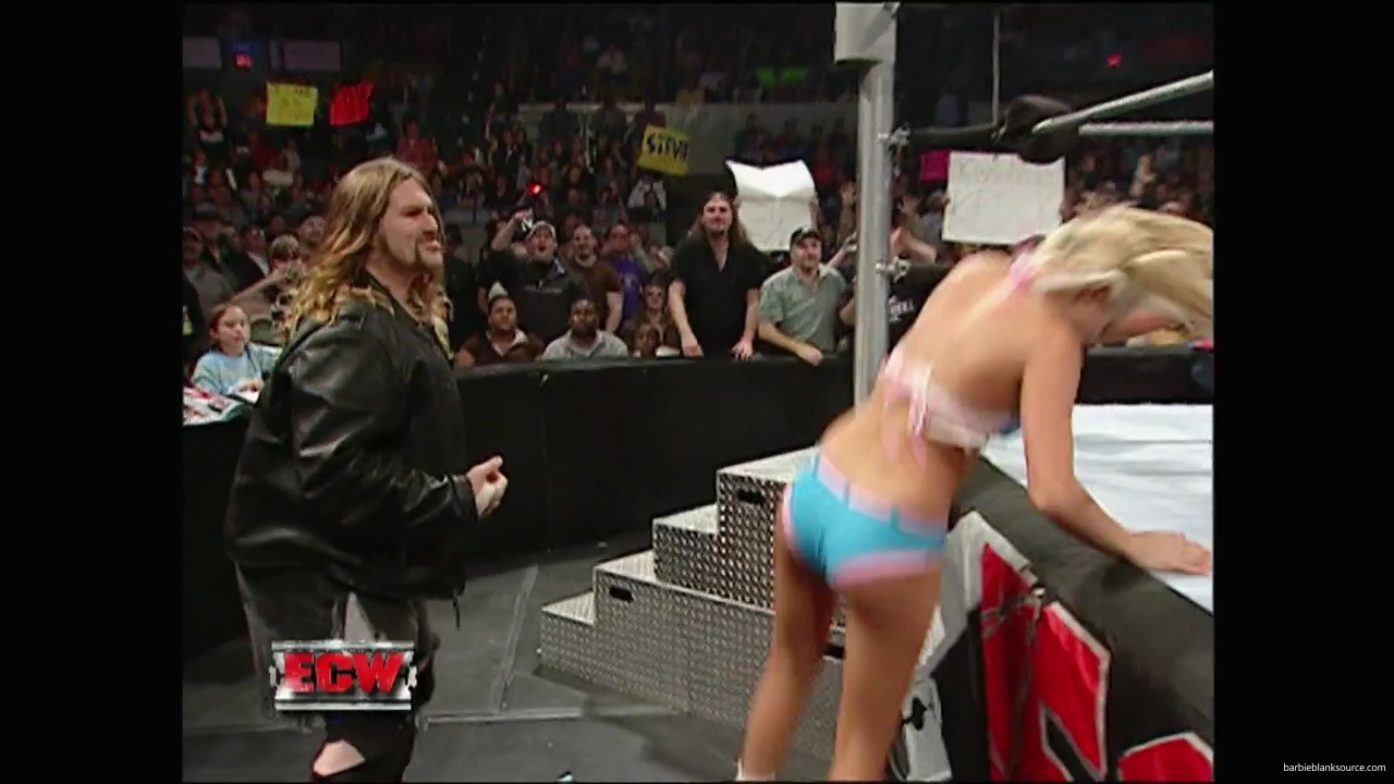 WWE_ECW_11_27_07_Kelly_vs_Layla_mp41799.jpg
