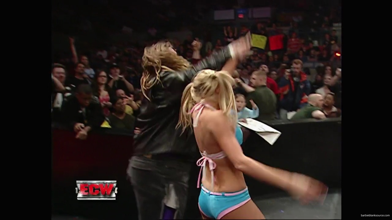 WWE_ECW_11_27_07_Kelly_vs_Layla_mp41801.jpg