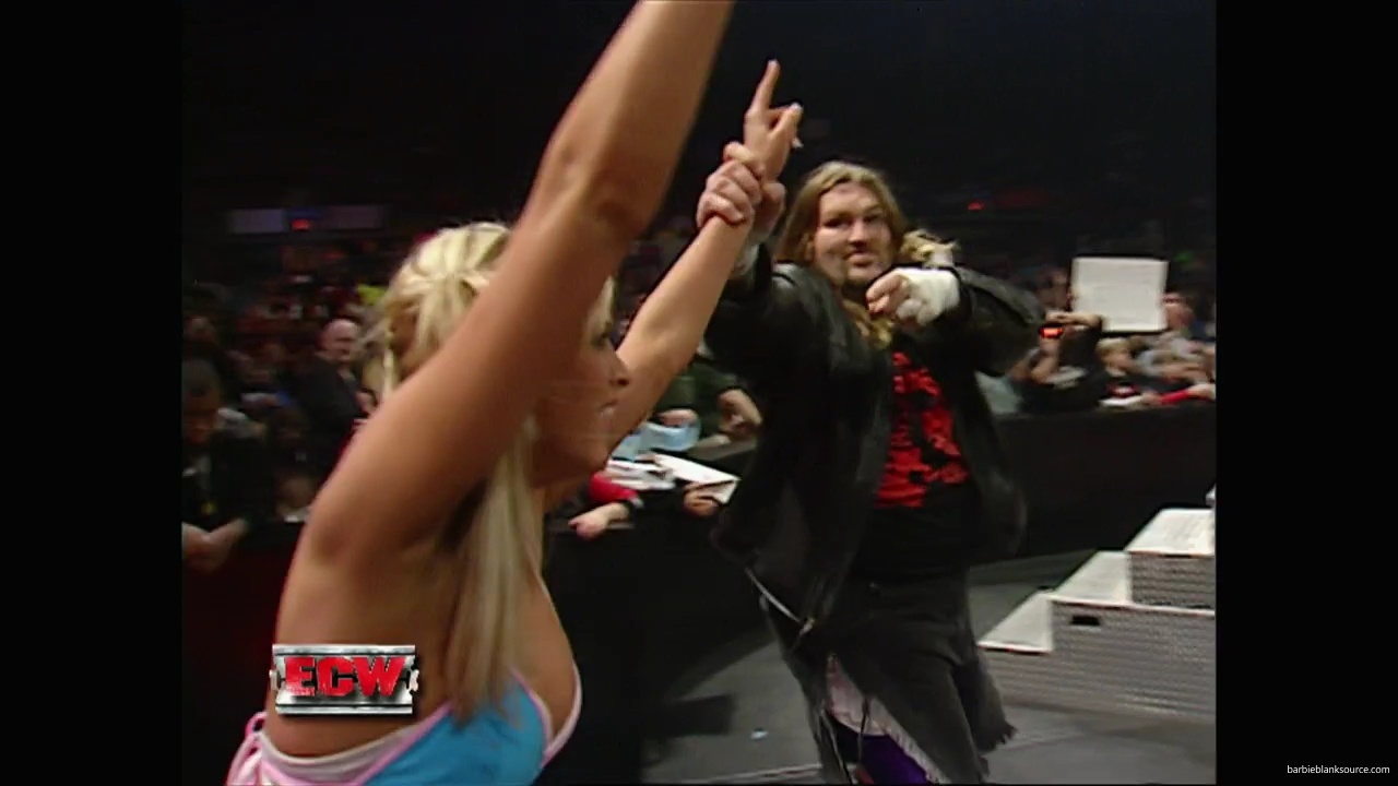 WWE_ECW_11_27_07_Kelly_vs_Layla_mp41803.jpg