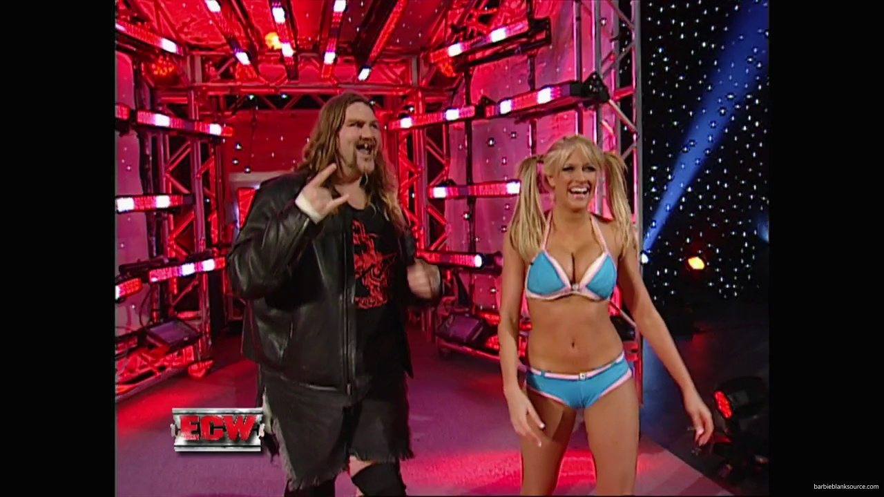 WWE_ECW_11_27_07_Kelly_vs_Layla_mp41817.jpg