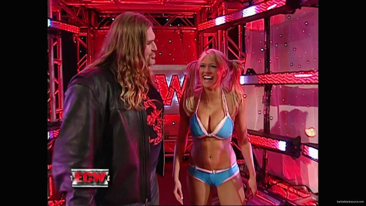 WWE_ECW_11_27_07_Kelly_vs_Layla_mp41836.jpg