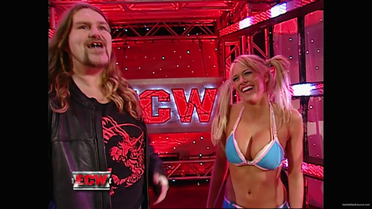 WWE_ECW_11_27_07_Kelly_vs_Layla_mp41837.jpg