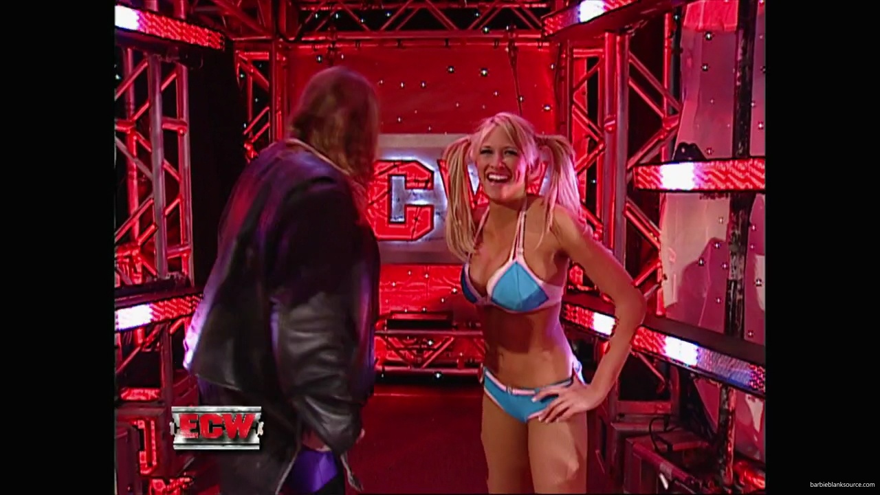 WWE_ECW_11_27_07_Kelly_vs_Layla_mp41846.jpg