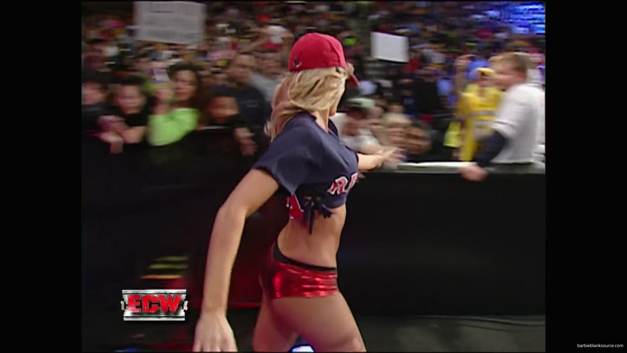 WWE_ECW_12_11_07_Kelly_vs_Layla_Victoria_mp42321.jpg