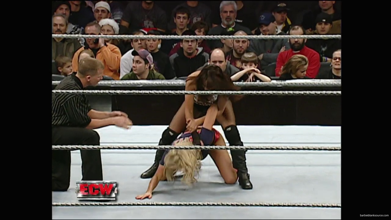 WWE_ECW_12_11_07_Kelly_vs_Layla_Victoria_mp42482.jpg